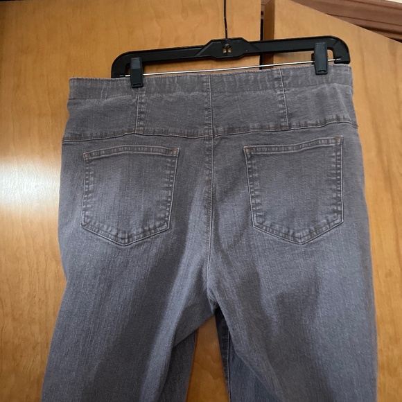 D&CO size 14 grey stretch jeans - Picture 3 of 3